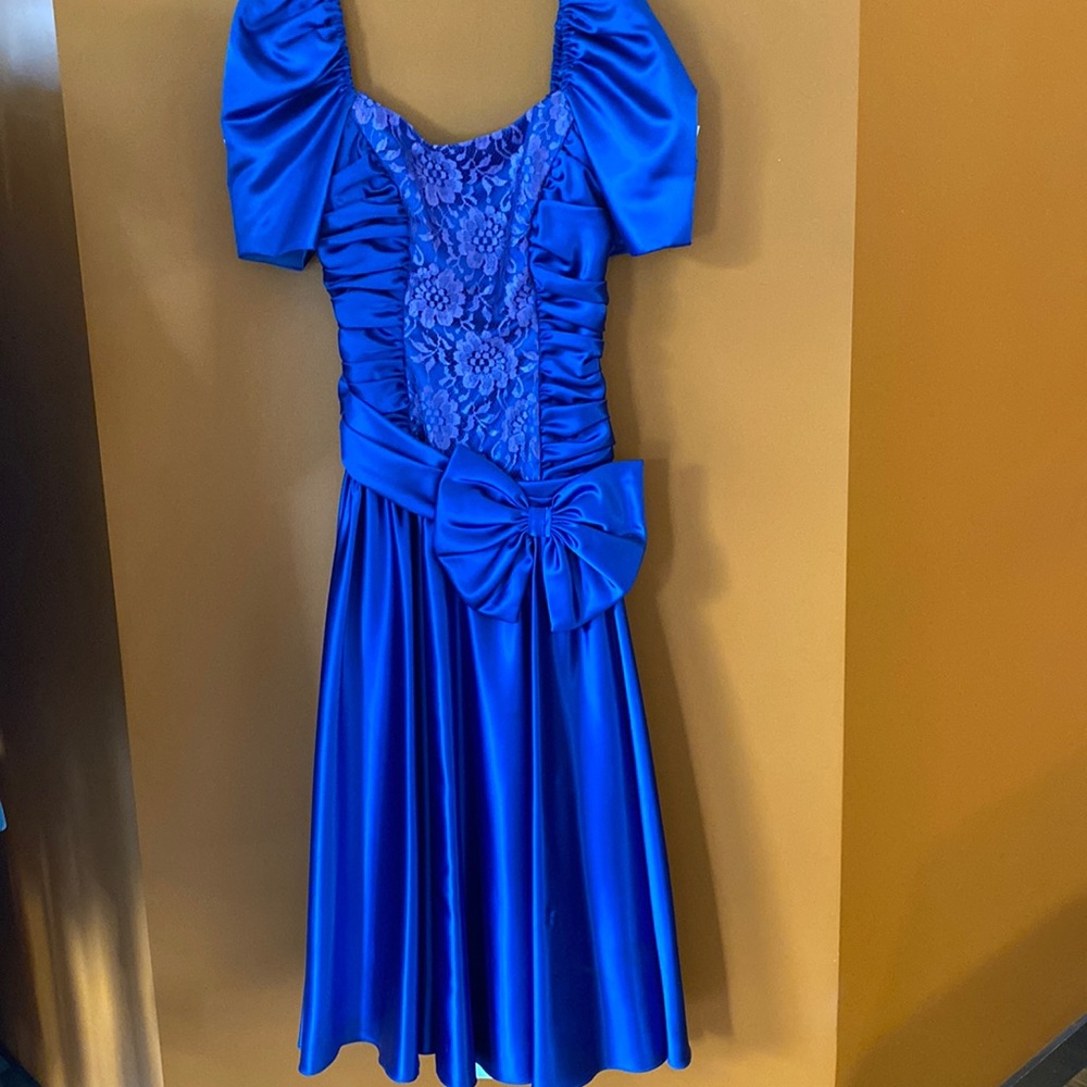 Vintage New-Mode ladies bridesmaid type dress in beautiful electric blue.